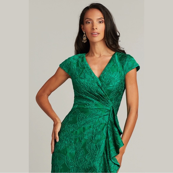 TADASHI SHOJI - AFONSO FLORAL JACQUARD GOWN - Picture 2 of 4